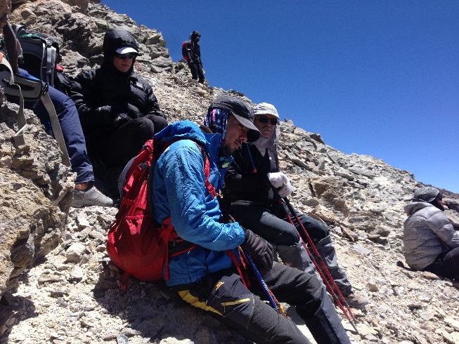  رهرو آن است که آهسته و پیوسته رود رهرو آن نیست گهی تند و گهی خسته رود